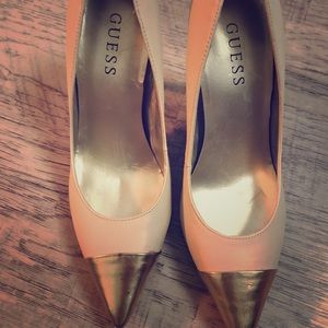 Guess pointed gold toe heels